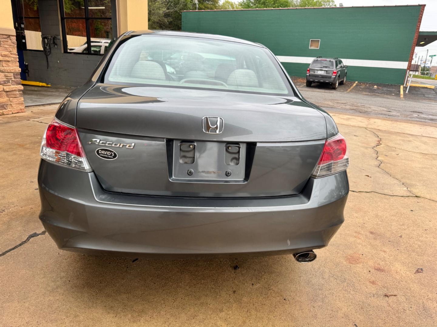 2008 GRAY Honda Accord LX-P Sedan AT (JHMCP26468C) with an 2.4L L4 DOHC 16V engine, 5-Speed Automatic Overdrive transmission, located at 307 West Marshall Avenue, Longview, TX, 75601, (903) 753-3091, 32.500828, -94.742577 - Photo#2